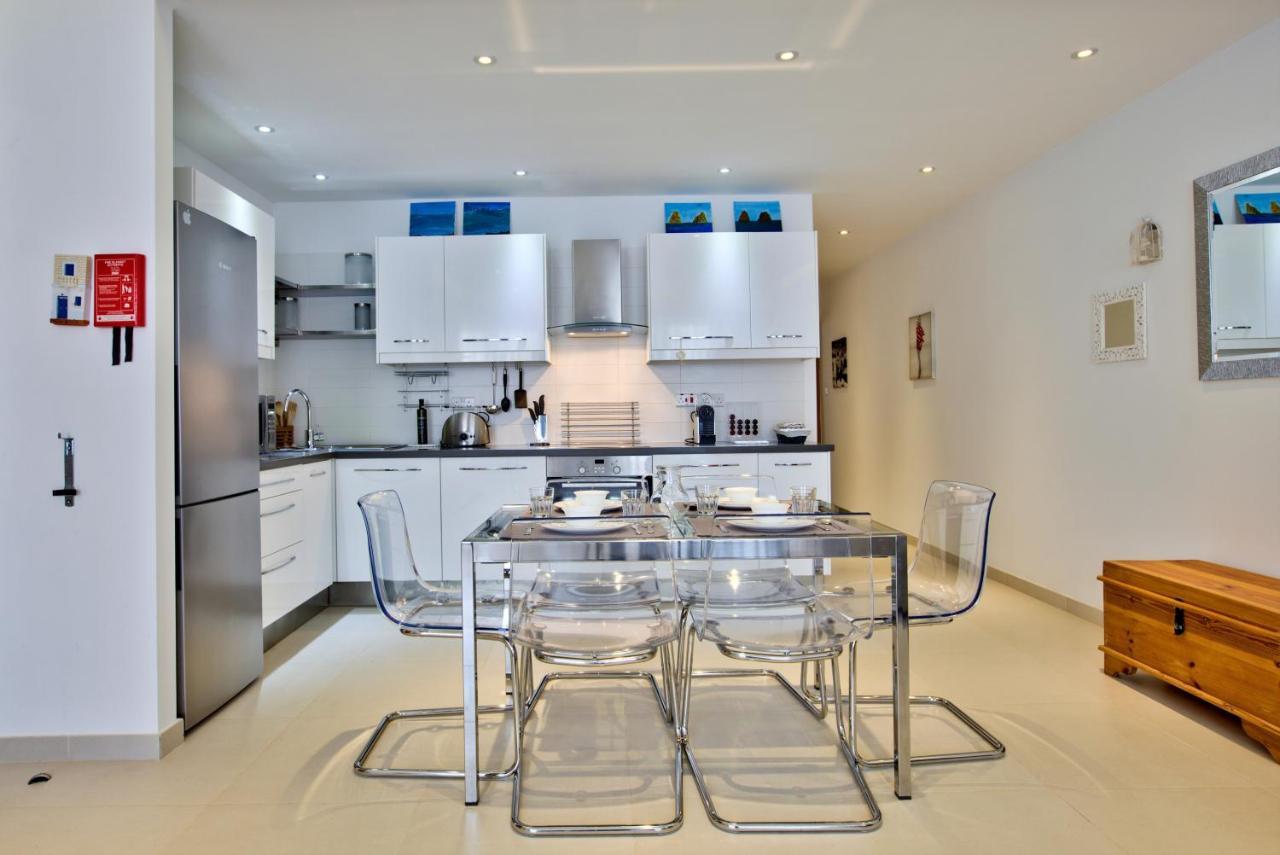Bright And Central 2 Bedroom Apartment In 슬리에마 외부 사진
