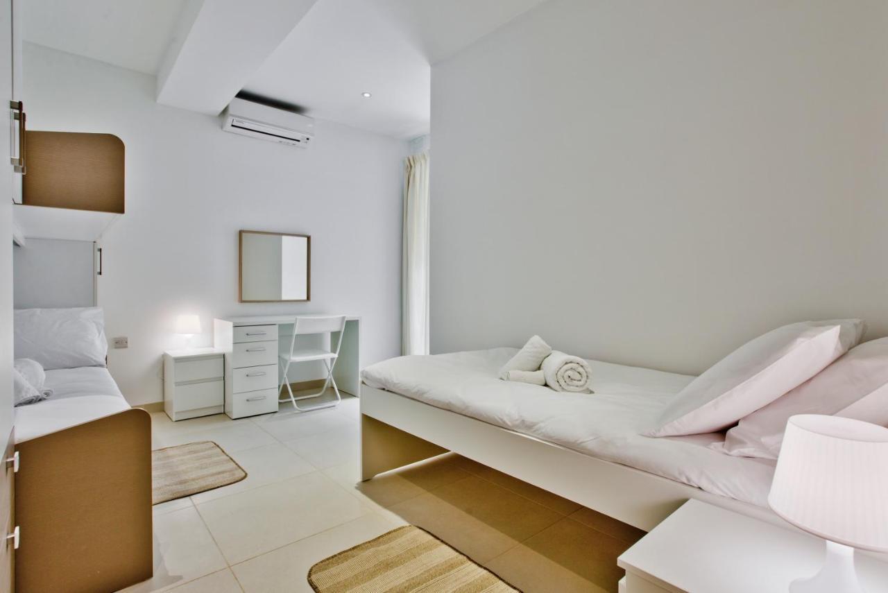 Bright And Central 2 Bedroom Apartment In 슬리에마 외부 사진