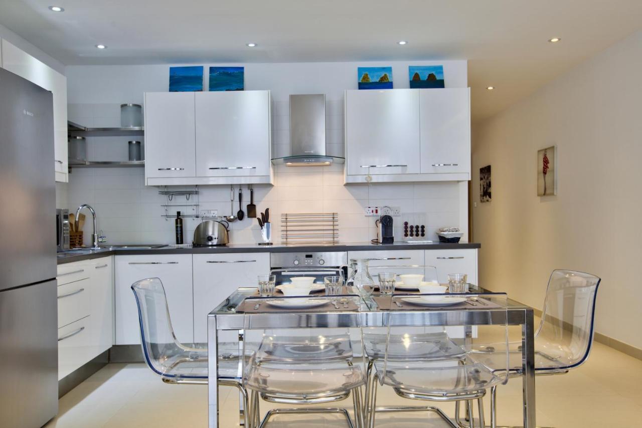 Bright And Central 2 Bedroom Apartment In 슬리에마 외부 사진
